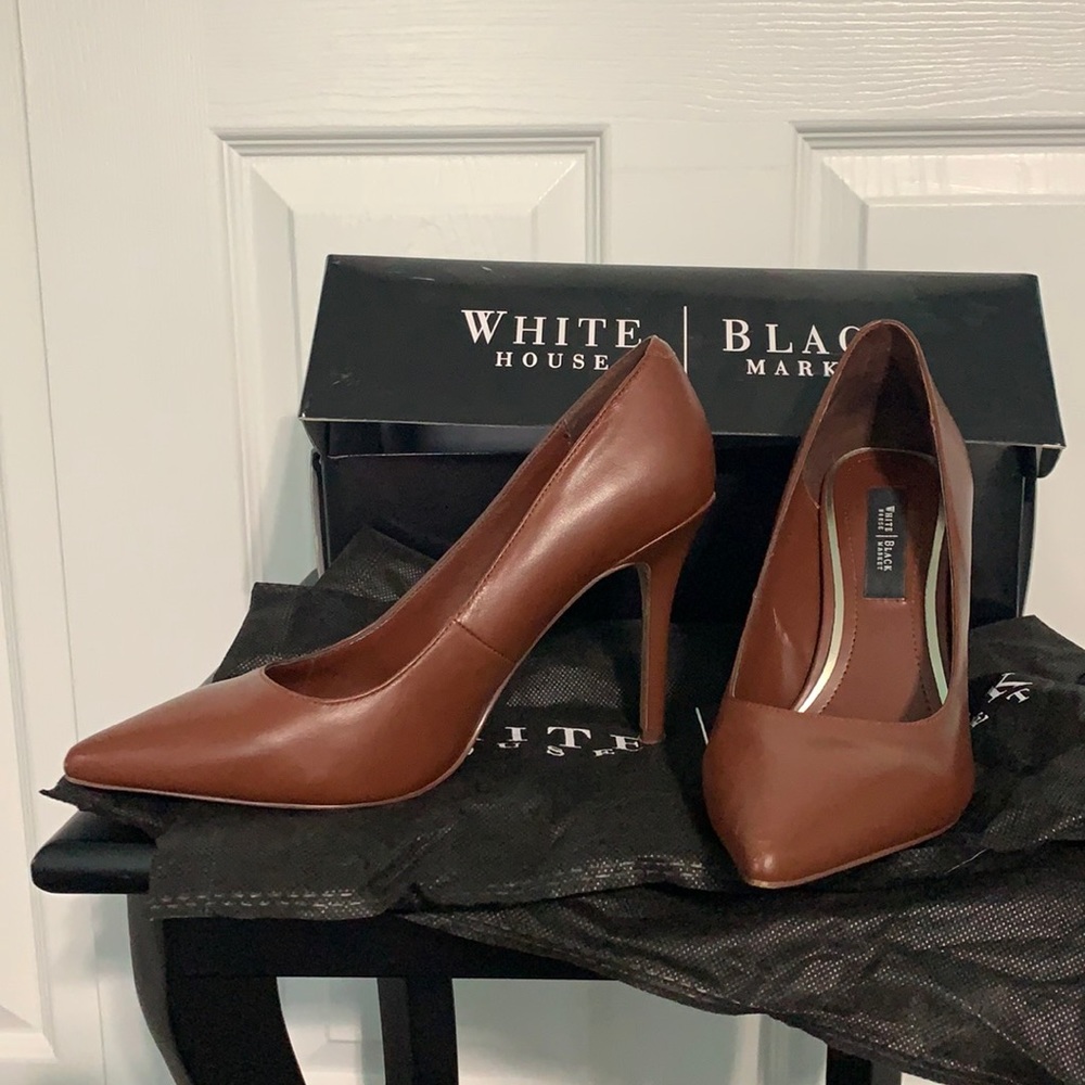 White House Black Market Olivia Rich Mahogany Heel size 6.5 w/ 3 3/4” heel